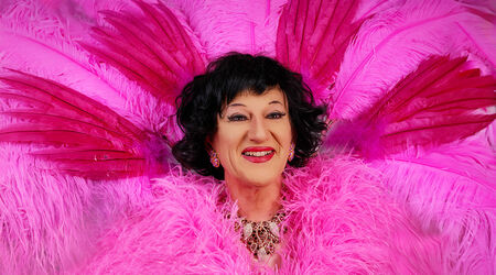 Avec vous / Rencontre-dédicace avec Patrick Joubert, Dédicace du livre de Patrick Joubert, Lady Bee Story, à l’issue du spectacle Paris-Paname