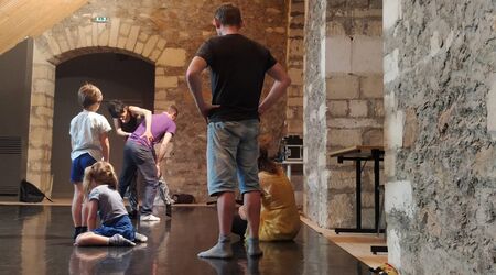 Avec vous / Les stages vacances, Stages vacances pour les enfants et les ados