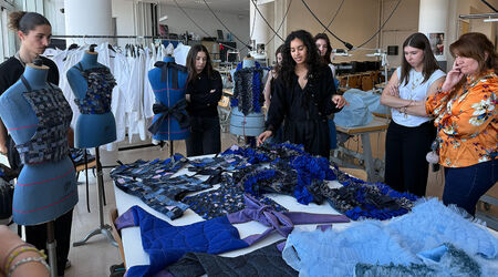 Mécénat / Soutenez le Livre des Processions, Workshop avec Darius Dolotyari-Dolatdoust et élèves du DTMS Habillage du Lycée Charles de Gaulle à Sète pour la confection des costumes du Livre des Processions
