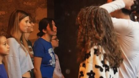 A nos rêves solitaires, À nos rêves solitaires - Stage théâtre | Les adolescents du stage en pleine répétition