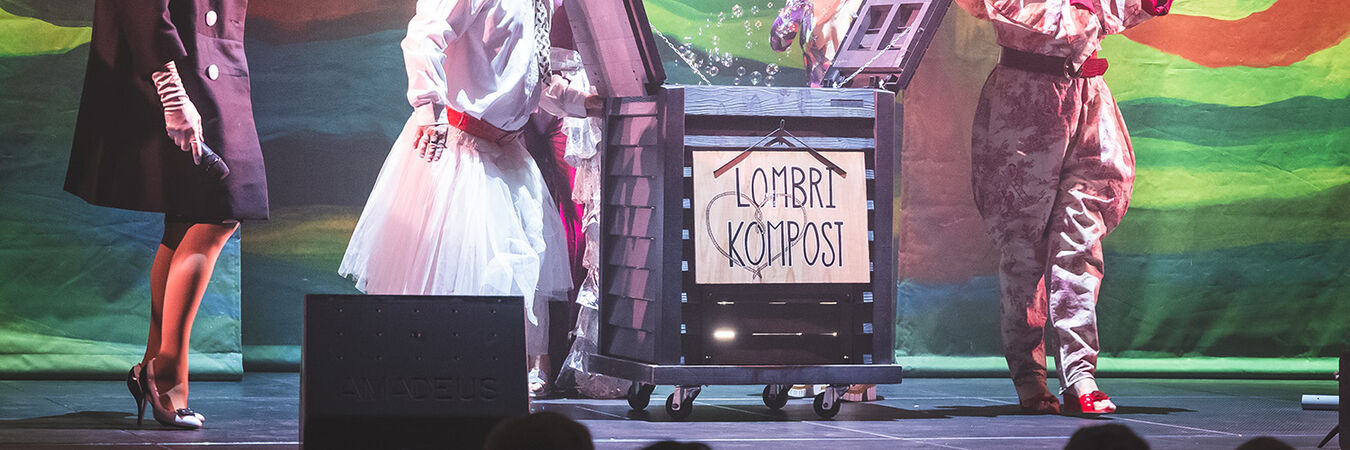 Cabaret Patach' ou la métamorphose des pédoncules | Cabaret Patach' ou la métamorphose des pédoncules Patachtouille - Cie Le Banket - Cabaret