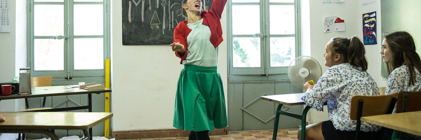 En décembre, les spectacles s'invitent dans les écoles et collèges | Ma maîtresse - Collectif Sauf le Dimanche
