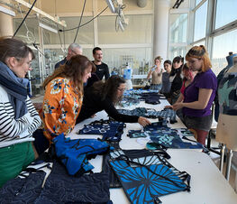 On confectionne des costumes au Lycée Charles de Gaulle