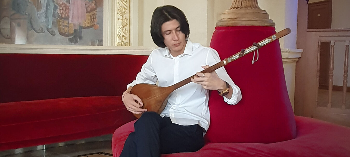 Esmatullah Alizadah | Esmatullah Alizadah - Musicien - Compositeur soutenu par le Théâtre Molière - Sète