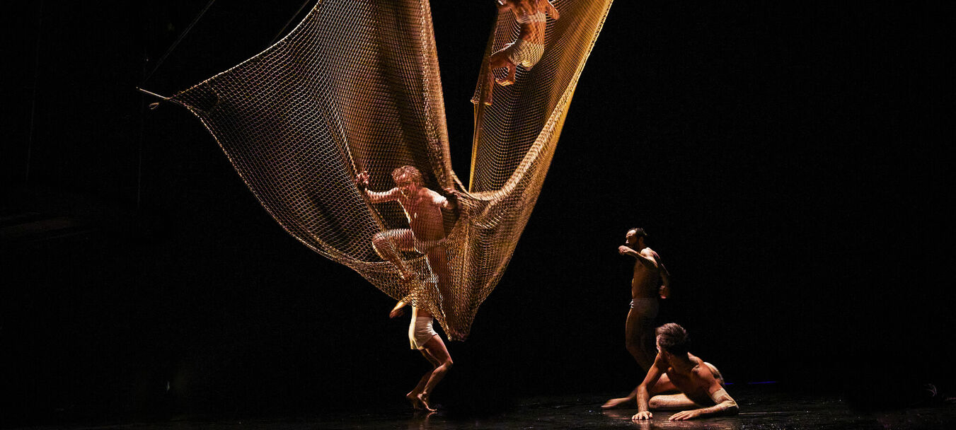 Les Flyings | ANNULE | les-flyings - Mélissa Von Vépy - Cie Happés | Mélissa Von Vépy - C<sup>ie</sup> Happés