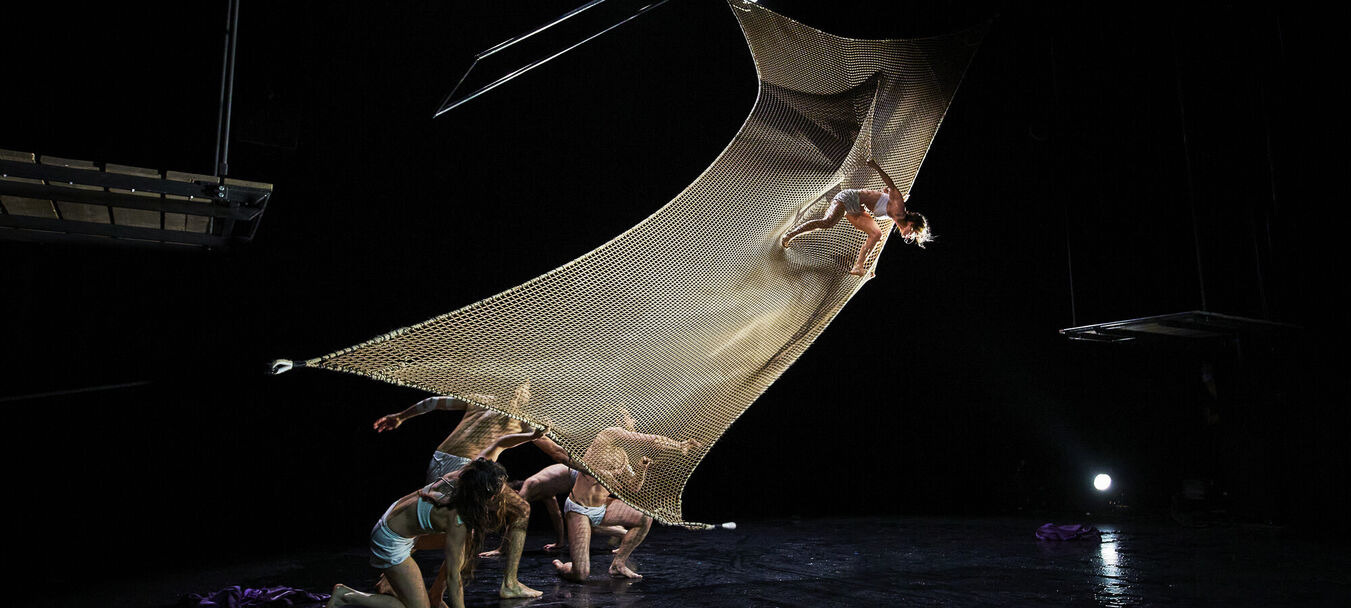 Les Flyings | ANNULE | Les Flyings - Mélissa Von Vépy - Cie Happés | Mélissa Von Vépy - C<sup>ie</sup> Happés