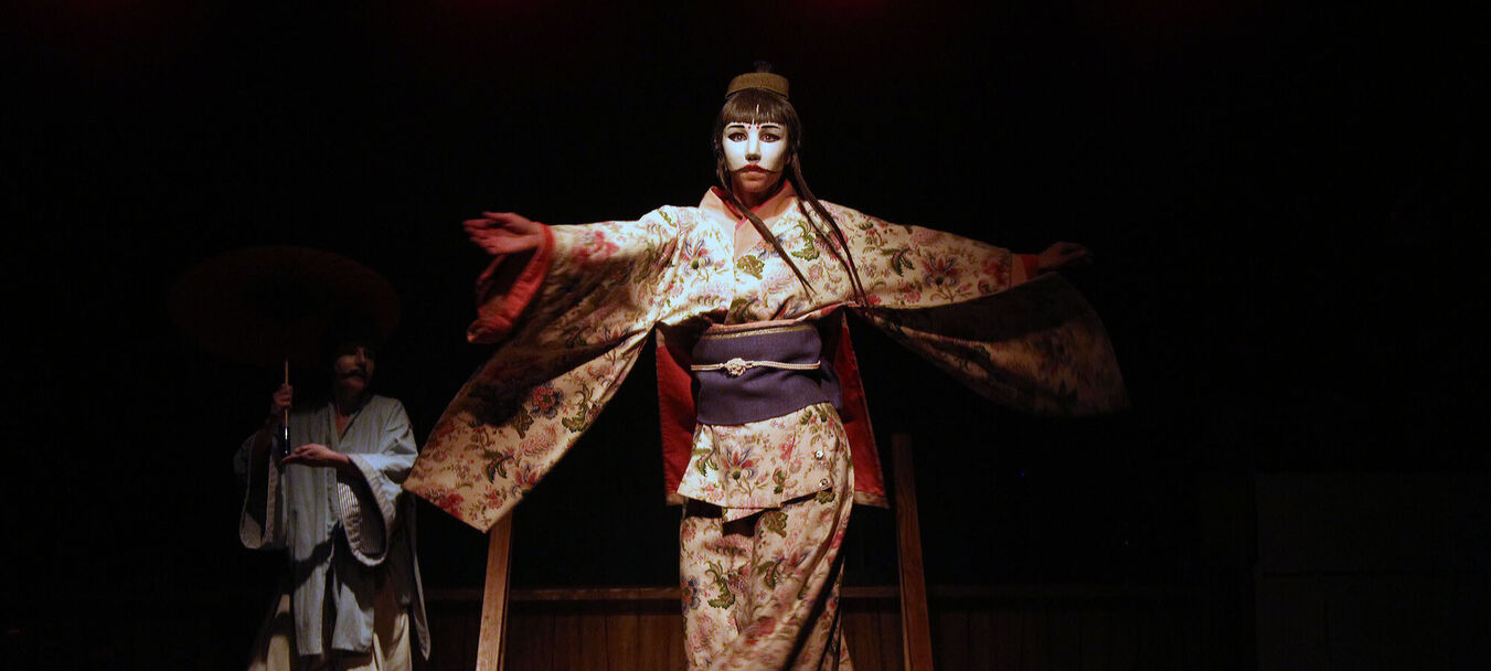 Caché dans son buisson de lavande, Cyrano sentait bon la lessive | Taï-Marc Le Thanh – Hervé Estebeteguy - C<sup>ie</sup> Hecho en casa