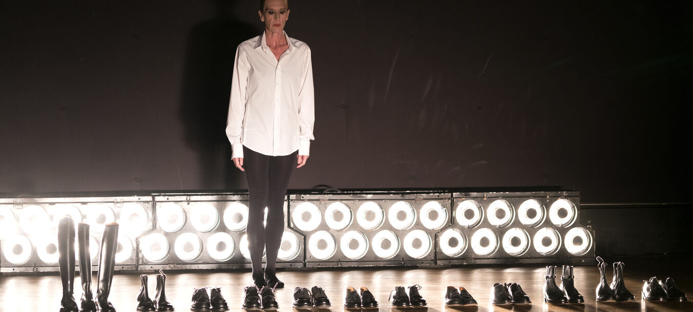 Défilé pour 27 chaussures | Olivier Saillard - Mathilde Monnier