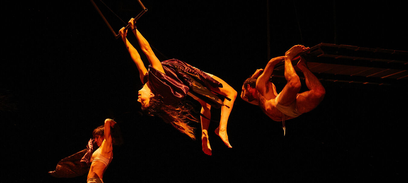 Les Flyings | Mélissa Von Vépy - C<sup>ie</sup> Happés