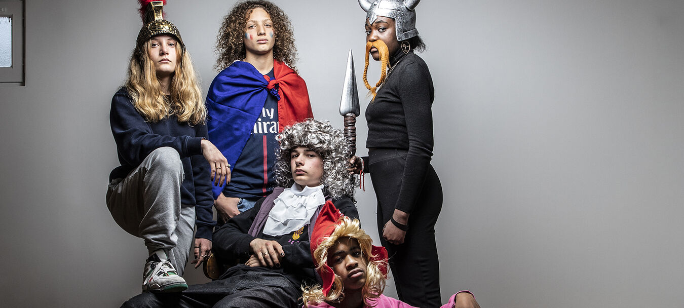 Histoire(s) de France | Histoire(s) de France - Amine Adjina - Emilie Prévosteau - Cie du Double - Théâtre | Amine Adjina - Émilie Prévosteau - La C<sup>ie</sup> du Double