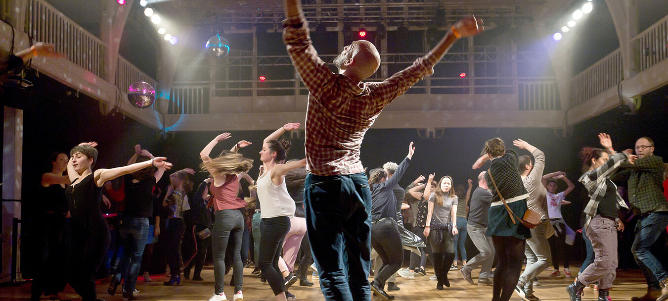 Le Bal chorégraphique | Le Bal chorégraphique - Sylvain Groud -  Ballet du Nord - Danse en extérieur - Promenade chorégraphique | Sylvain Groud -  Ballet du Nord