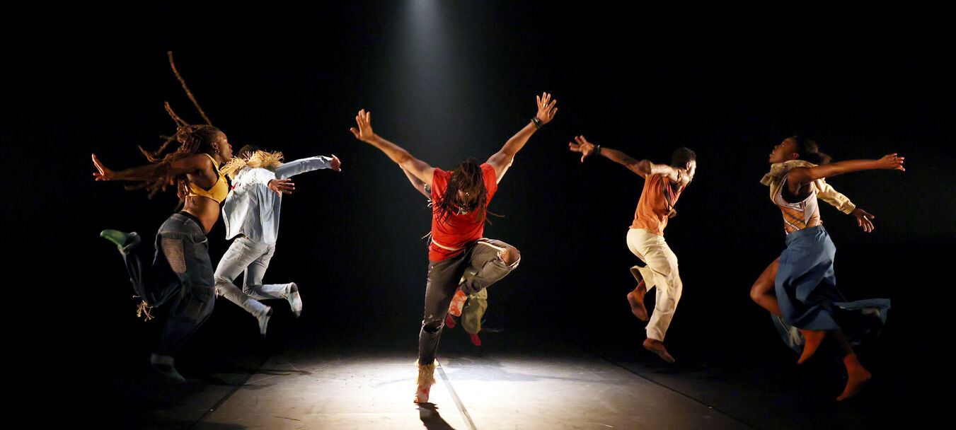 Matière(s) première(s) | Matière(s) Première(s) - Anne Nguyen - Cie par Terre - Danse | Anne Nguyen - C<sup>ie</sup> par Terre