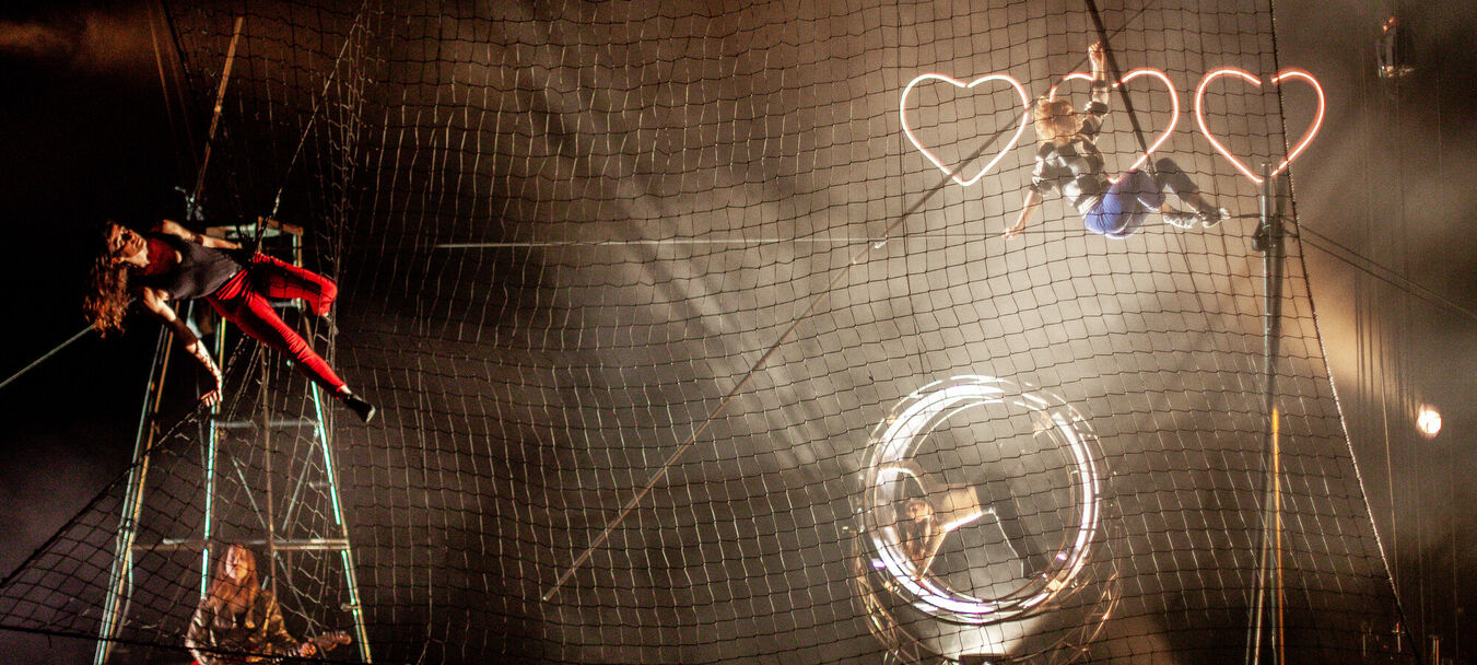 Révolte ou tentatives de l'échec | Révolte ou tentatives de l'échec - Johanne Humblet - Les Fille du Renard Pâle - Cirque | Johanne Humblet - Les Filles du Renard Pâle