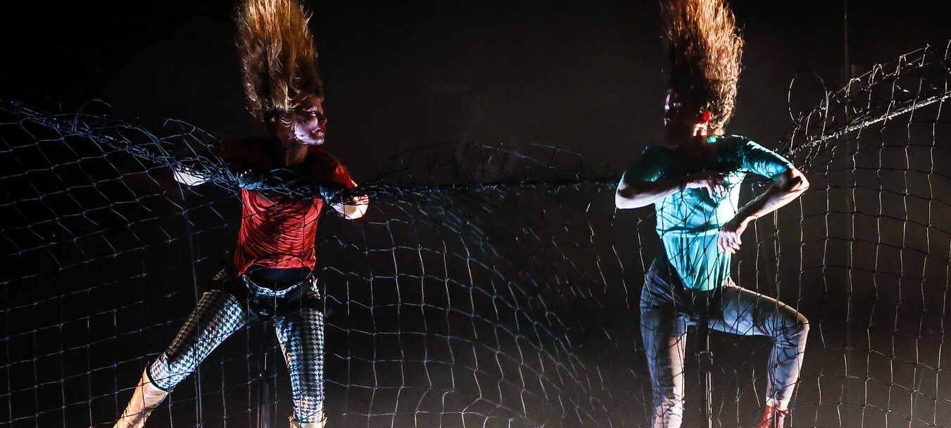 Révolte ou tentatives de l'échec | Révolte ou tentatives de l'échec - Johanne Humblet - Les Fille du Renard Pâle - Cirque | Johanne Humblet - Les Filles du Renard Pâle