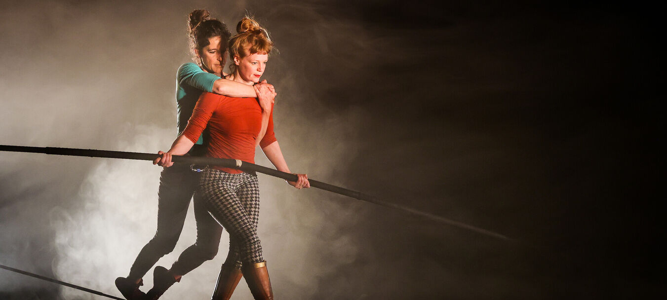 Révolte ou tentatives de l'échec | Révolte ou tentatives de l'échec - Johanne Humblet - Les Fille du Renard Pâle - Cirque | Johanne Humblet - Les Filles du Renard Pâle