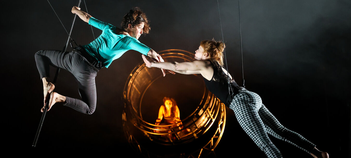 Révolte ou tentatives de l'échec | Révolte ou tentatives de l'échec - Johanne Humblet - Les Fille du Renard Pâle - Cirque | Johanne Humblet - Les Filles du Renard Pâle