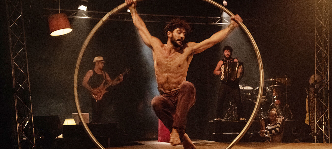 Born to be circus | Born to be circus - Circo Zoé - Cirque | Circo Zoé