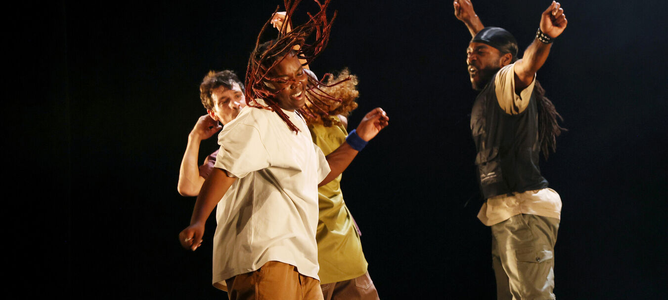 Héraclès sur la tête | Héraclès sur la tête - Anne Nguyen - Cie Par Terre - Danse Hip Hop | Anne Nguyen - C<sup>ie</sup> Par Terre