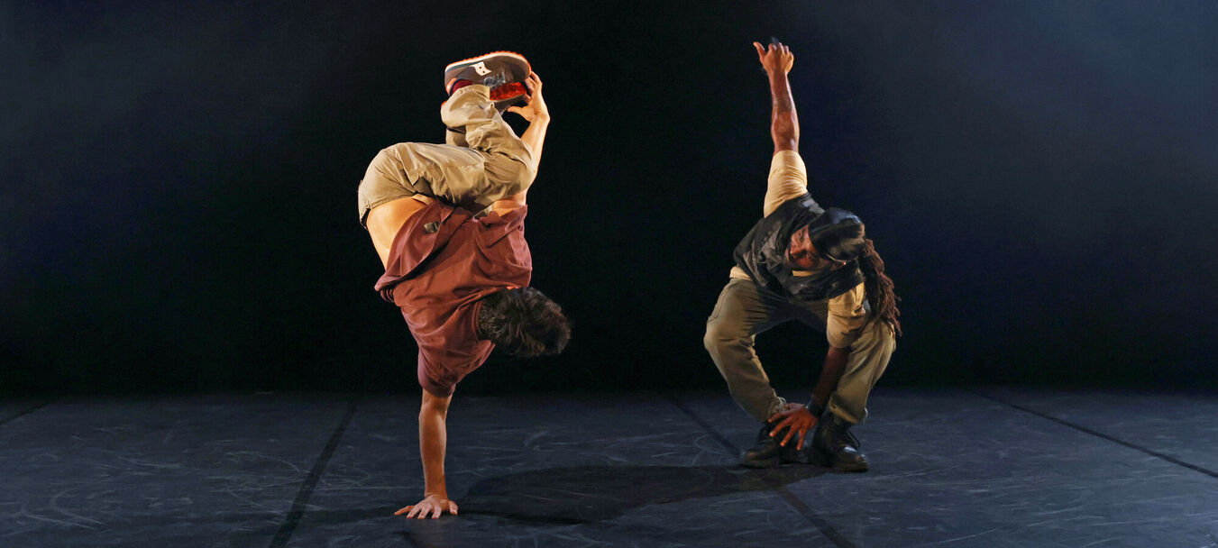 Héraclès sur la tête | Héraclès sur la tête - Anne Nguyen - Cie Par Terre - Danse Hip Hop | Anne Nguyen - C<sup>ie</sup> Par Terre