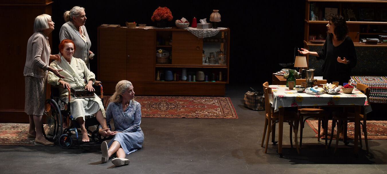 Les Gardiennes | Nasser Djemaï - Théâtre des Quartiers d'Ivry, CDN du Val-de-Marne