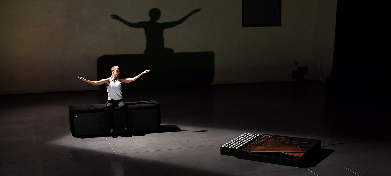 Julien | Julien | Maguelone vidal - Cie intensités - La Bulles Bleue |  Théâtre  | Maguelone vidal - C<sup>ie</sup> intensités  - La Bulle Bleue