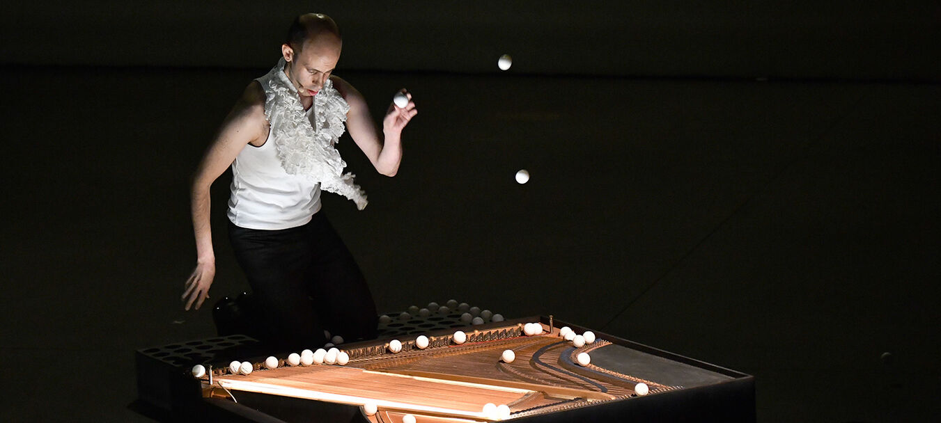 Julien | Julien | Maguelone vidal - Cie intensités - La Bulles Bleue |  Théâtre  | Maguelone vidal - C<sup>ie</sup> intensités  - La Bulle Bleue