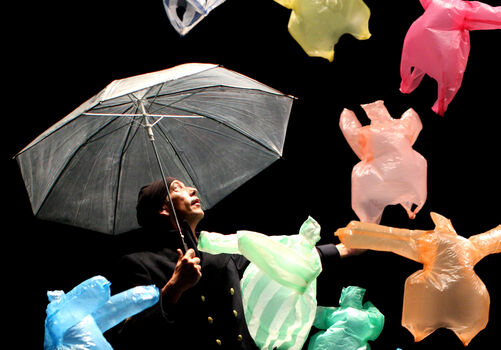 L’après-midi  d’un foehn Version 1 | Cie Non Nova - Phia Ménard | Cirque - Danse | Temps fort Alors on danse ! | 5 ans et + | Spectacle accessible aux personnes sourdes ou malentendantes