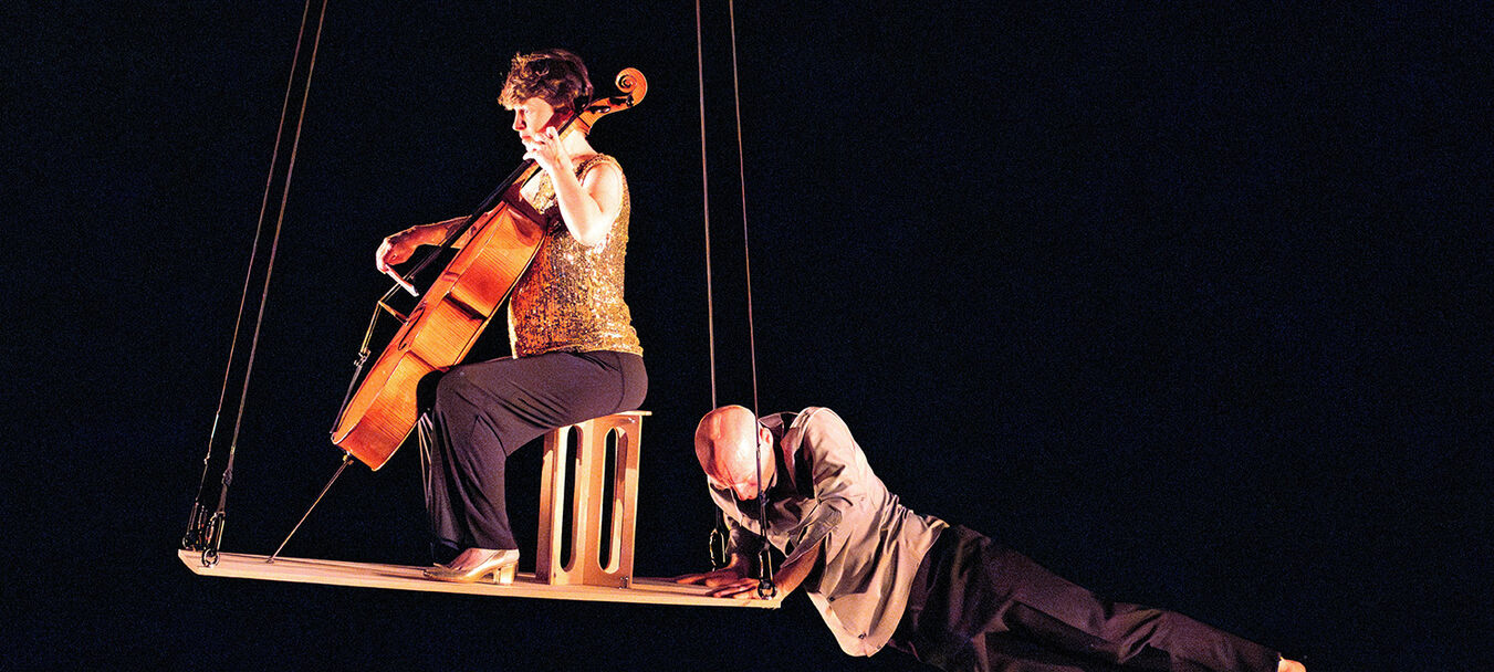 Sarabande | Sarabande | Noëmi Boutin  - Jörg Müller - Cie Frotter/Frapper | Musique classique - Jonglage | 8 ans et + | Noémi Boutin  - Jörg Müller - C<sup>ie</sup> Frotter/Frapper