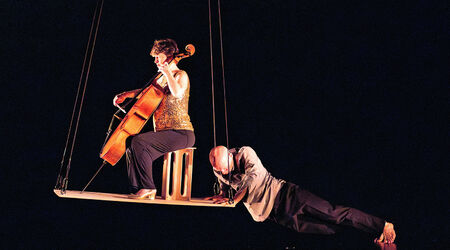 Saison 2024 – 2025 / Sarabande, Sarabande | Noëmi Boutin  - Jörg Müller - Cie Frotter/Frapper | Musique classique - Jonglage | 8 ans et +, Noémi Boutin  - Jörg Müller - C<sup>ie</sup> Frotter/Frapper