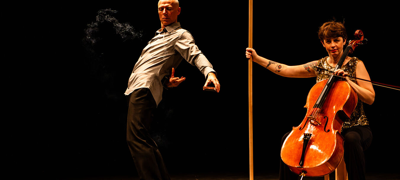 Sarabande | Sarabande | Noëmi Boutin  - Jörg Müller - Cie Frotter/Frapper | Musique classique - Jonglage | 8 ans et + | Noémi Boutin  - Jörg Müller - C<sup>ie</sup> Frotter/Frapper