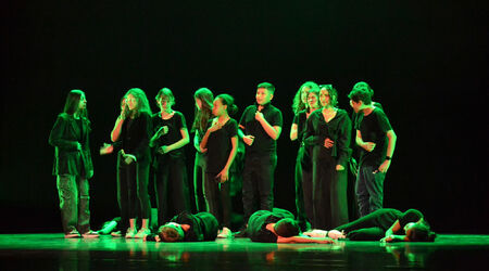 Saison 2024 – 2025 / Scène ouverte #3, Groupe de jeunes lycéens et lycéennes sur scène