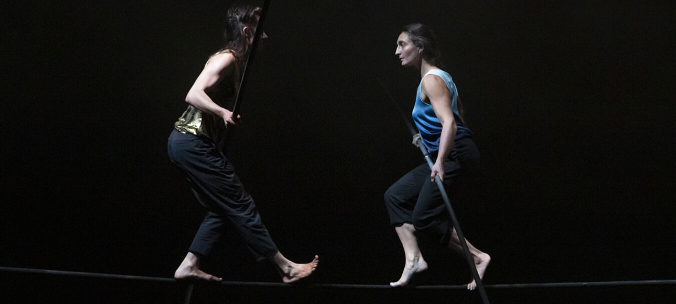 Traverser  les murs opaques | Traverser  les murs opaques  | Marion Collé - Collectif Porte27 | Cirque | 8 ans et + | Spectacle accessible aux personnes sourdes ou malentendantes | Marion Collé - Collectif Porte27