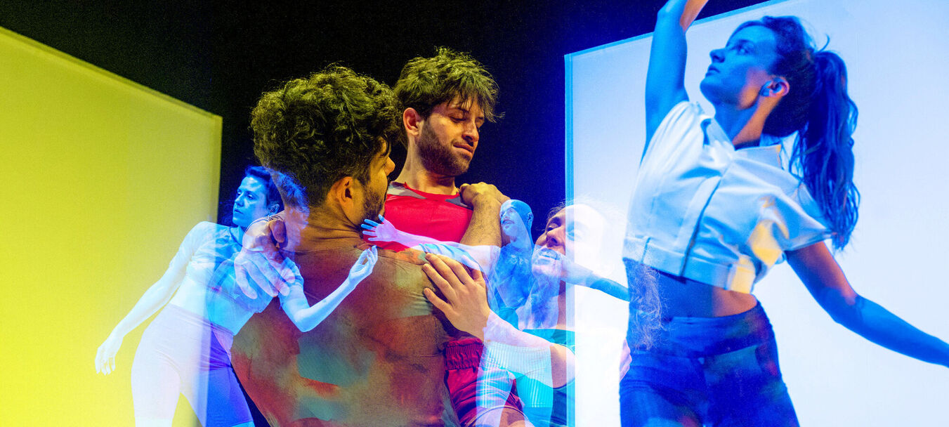 About Lambada | About Lambada | Collectif ÈS – Centre Chorégraphique National d’Orléans | danse | à partir de 9 ans | Spectacle accessible aux personnes sourdes ou malentendantes | Collectif ÈS – Centre Chorégraphique National d’Orléans