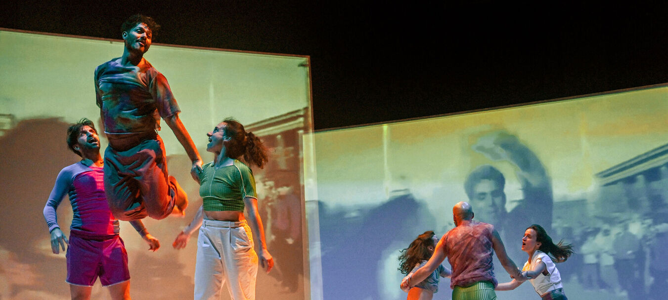 About Lambada | About Lambada | Collectif ÈS – Centre Chorégraphique National d’Orléans | danse | à partir de 9 ans | Spectacle accessible aux personnes sourdes ou malentendantes | Collectif ÈS – Centre Chorégraphique National d’Orléans