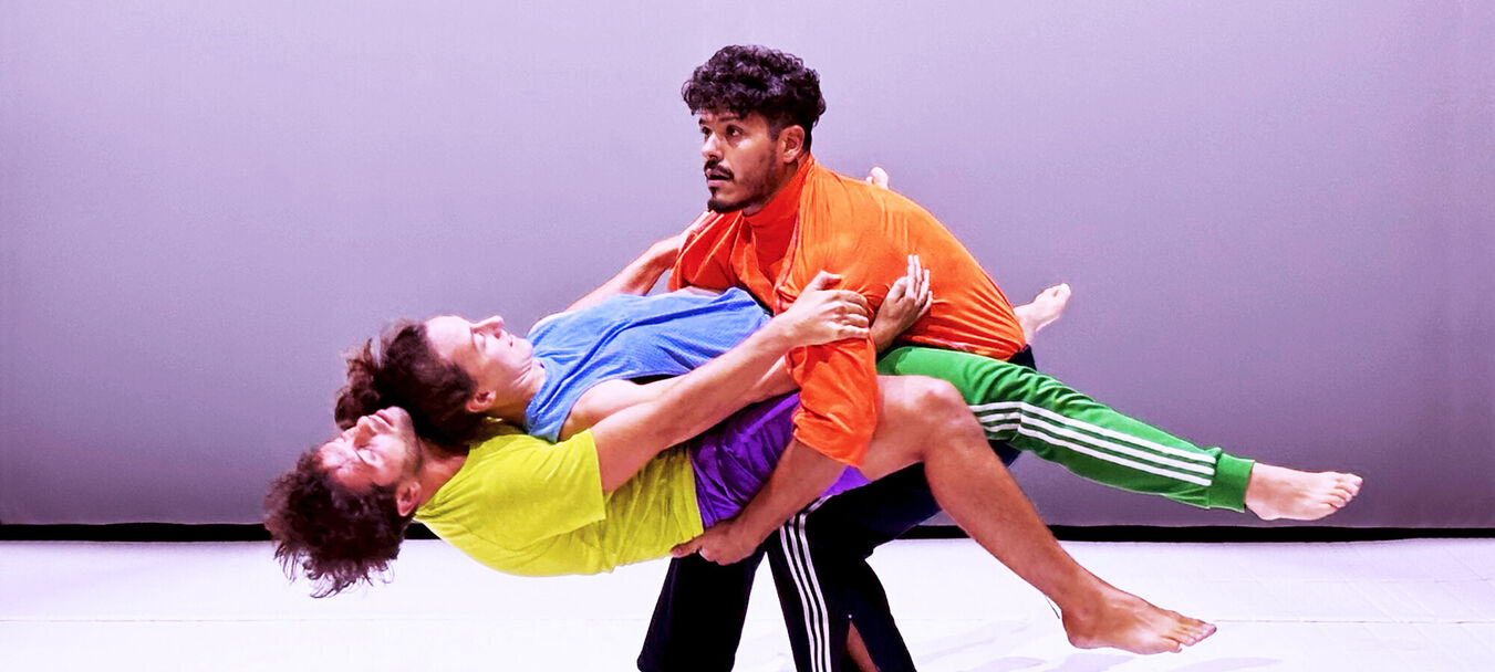 About Lambada | About Lambada | Collectif ÈS – Centre Chorégraphique National d’Orléans | danse | à partir de 9 ans | Spectacle accessible aux personnes sourdes ou malentendantes | Collectif ÈS – Centre Chorégraphique National d’Orléans