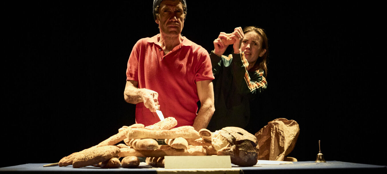 Brioches et révolution ! | Brioches et révolution ! (ou la révolution racontée aux enfants et à leurs parents) | Bérangère Jannelle  Cie La Ricotta | Théâtre d’objets | à partir de 11 ans | Bérangère Jannelle  - C<sup>ie</sup> La Ricotta