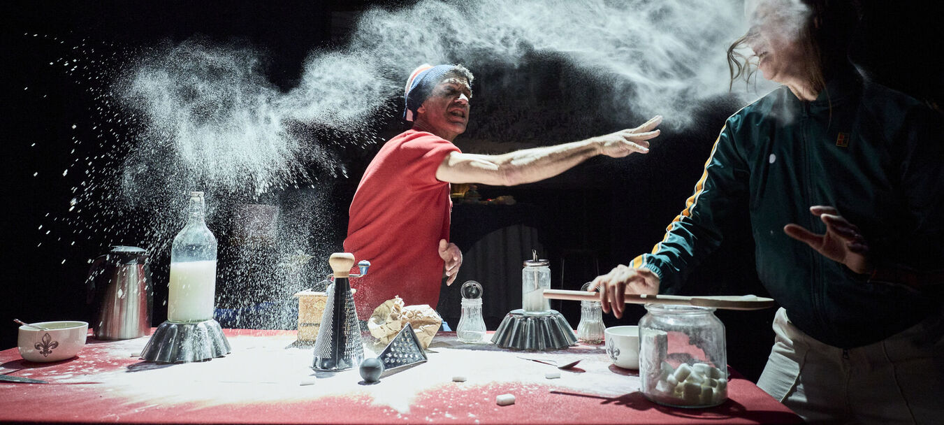 Brioches et révolution ! | Brioches et révolution ! (ou la révolution racontée aux enfants et à leurs parents) | Bérangère Jannelle  Cie La Ricotta | Théâtre d’objets | à partir de 11 ans | Bérangère Jannelle  - C<sup>ie</sup> La Ricotta