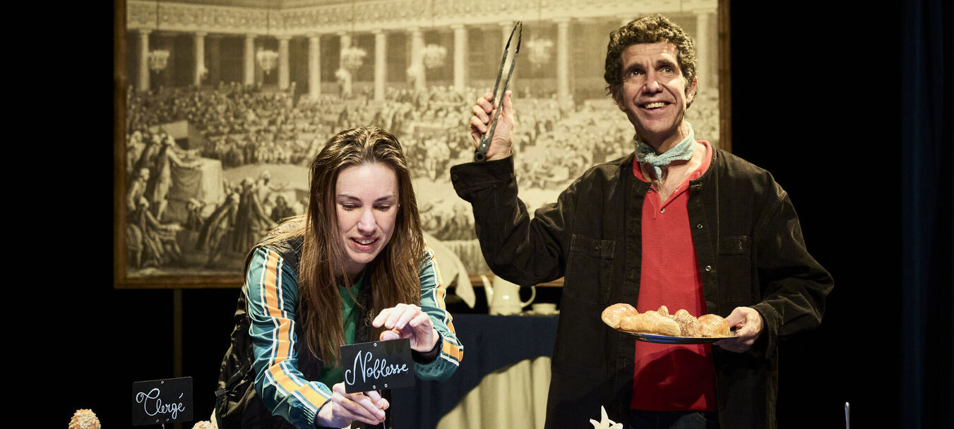 Brioches et révolution ! | Brioches et révolution ! (ou la révolution racontée aux enfants et à leurs parents) | Bérangère Jannelle  Cie La Ricotta | Théâtre d’objets | à partir de 11 ans | Bérangère Jannelle  - C<sup>ie</sup> La Ricotta