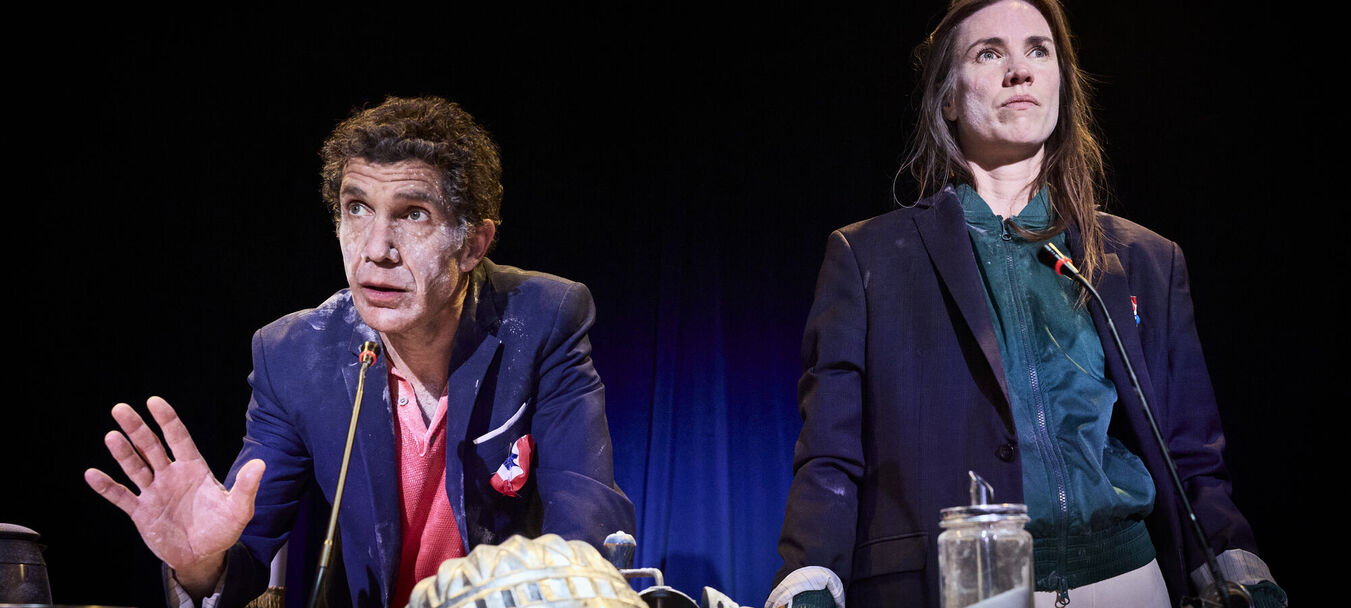 Brioches et révolution ! | Brioches et révolution ! (ou la révolution racontée aux enfants et à leurs parents) | Bérangère Jannelle  Cie La Ricotta | Théâtre d’objets | à partir de 11 ans | Bérangère Jannelle  - C<sup>ie</sup> La Ricotta