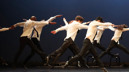 Trajectoires / Trajectoire #3 - Rencontre avec Jean-Claude Gallotta, Cher Cinéma | Jean-Claude Gallotta - Groupe Émile Dubois | Danse | Spectacle accessible aux personnes sourdes ou malentendantes