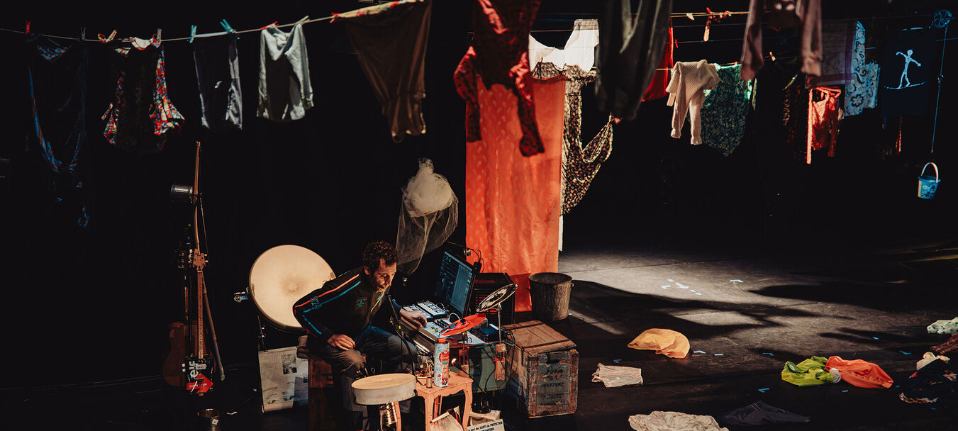 Cordalinge | Cordalinge | JereM Boucris  Adone Productions - Cinéma - Concert d'objets | à partir de 5 ans | JereM Boucris  - Adone Productions