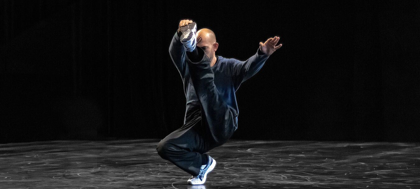 Déplier | Déplier | Virgile Dagneaux – Cie Virgule | Temps fort Alors on danse | Spectacle accessible aux personnes sourdes ou malentendantes | Virgile Dagneaux – C<sup>ie</sup> Virgule