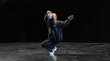 Saison 2025-2026 / Déplier, Déplier | Virgile Dagneaux – Cie Virgule | Temps fort Alors on danse | Spectacle accessible aux personnes sourdes ou malentendantes, Virgile Dagneaux – C<sup>ie</sup> Virgule