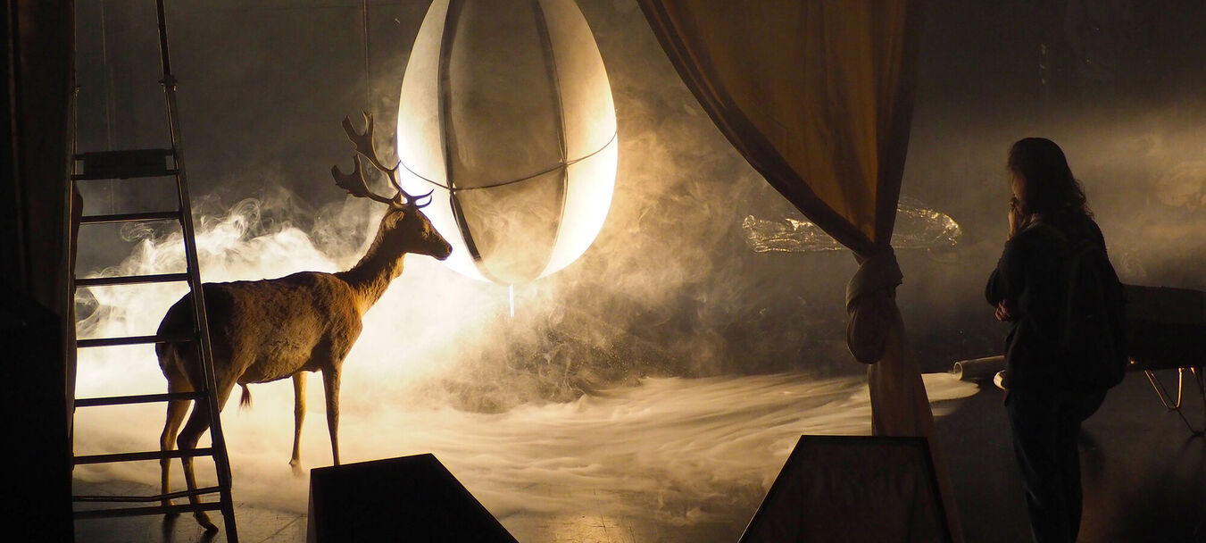 Et tout est rentré  dans le désordre | Et tout est rentré  dans le désordre | Julie Benegmos – Marion Coutarel  Cie Libre Cours | Théâtre | Dans le cadre de la Biennale des Arts de la Scène en Méditerranée | Julie Benegmos – Marion Coutarel – C<sup>ie</sup> Libre Cours