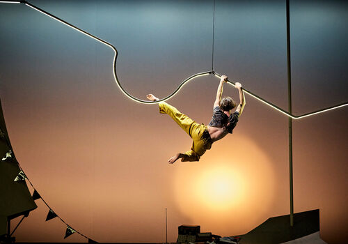 Immaqaa, ici peut-être | Mathurin Bolze  - Cie Les Mains les Pieds et la Tête Aussi | Cirque | à partir de 10 ans