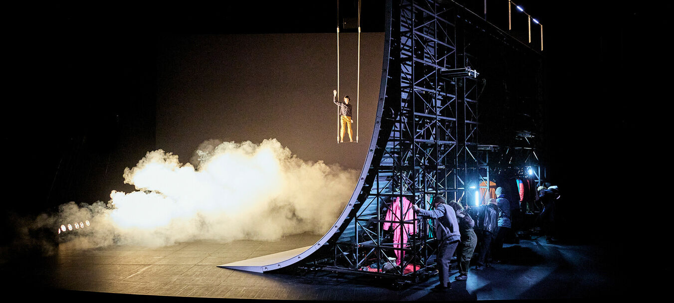 Immaqaa, ici peut-être | Immaqaa, ici peut-être | Mathurin Bolze  - Cie Les Mains les Pieds et la Tête Aussi | Cirque | à partir de 10 ans | Mathurin Bolze - C<sup>ie</sup> Les Mains les Pieds et la Tête Aussi