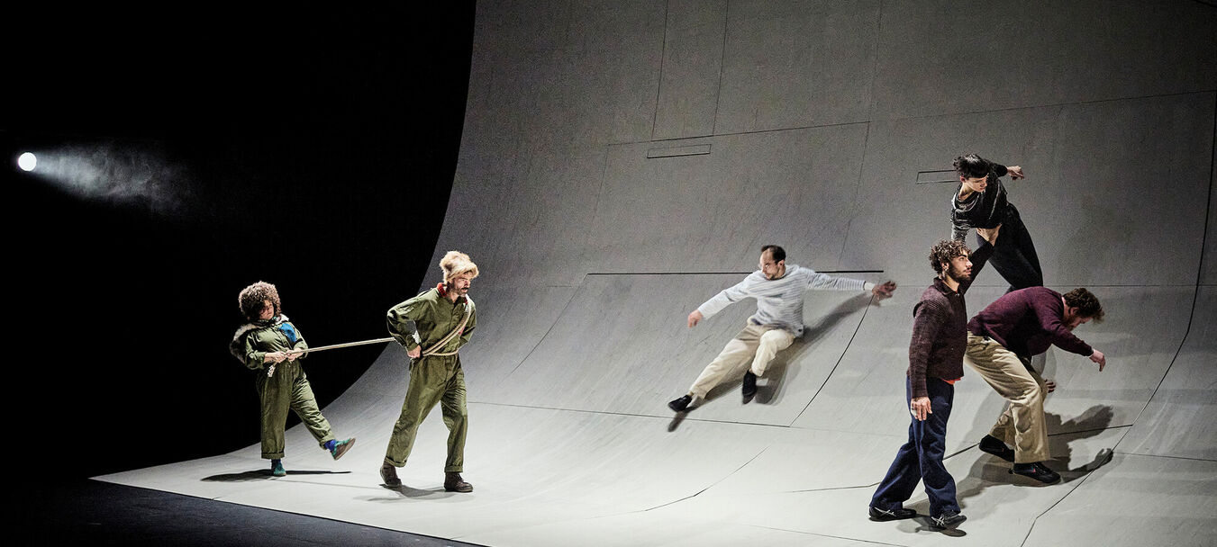 Immaqaa, ici peut-être | Immaqaa, ici peut-être | Mathurin Bolze  - Cie Les Mains les Pieds et la Tête Aussi | Cirque | à partir de 10 ans | Mathurin Bolze - C<sup>ie</sup> Les Mains les Pieds et la Tête Aussi