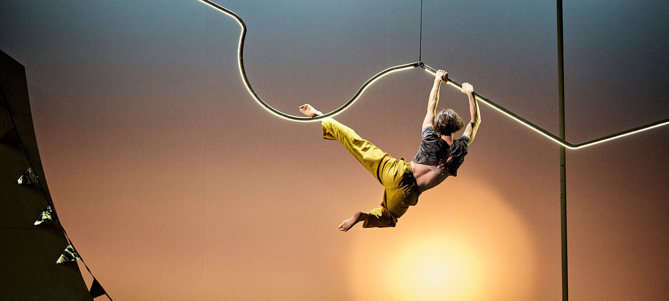 Immaqaa, ici peut-être | Immaqaa, ici peut-être | Mathurin Bolze  - Cie Les Mains les Pieds et la Tête Aussi | Cirque | à partir de 10 ans | Mathurin Bolze - C<sup>ie</sup> Les Mains les Pieds et la Tête Aussi