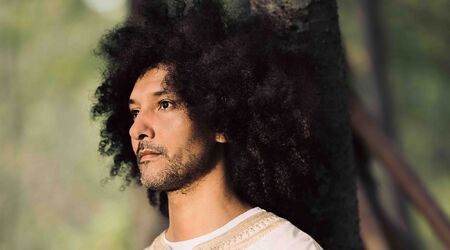 Saison 2025-2026 / Le Livre des Processions, Le Livre des Processions | Khalil Gibran – Walid Ben Selim  – Cie Les Enchanteurs | Musique - Poésie | Spectacle adapté en LSF et participation de choeurs chansignés, Khalil Gibran – Walid Ben Selim  – C<sup>ie</sup> Les Enchanteurs