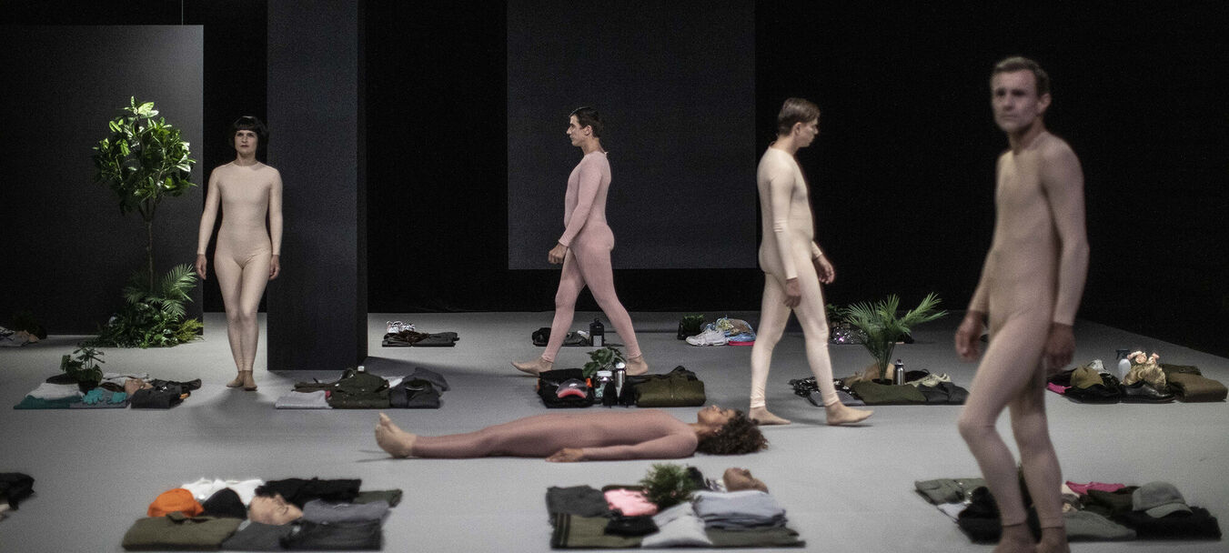 Monde nouveau | Monde nouveau | Nathalie Garraud – Olivier Saccomano  Théâtre des 13 vents - CDN Montpellier | Théâtre | Nathalie Garraud – Olivier Saccomano – Théâtre des 13 vents - CDN Montpellier